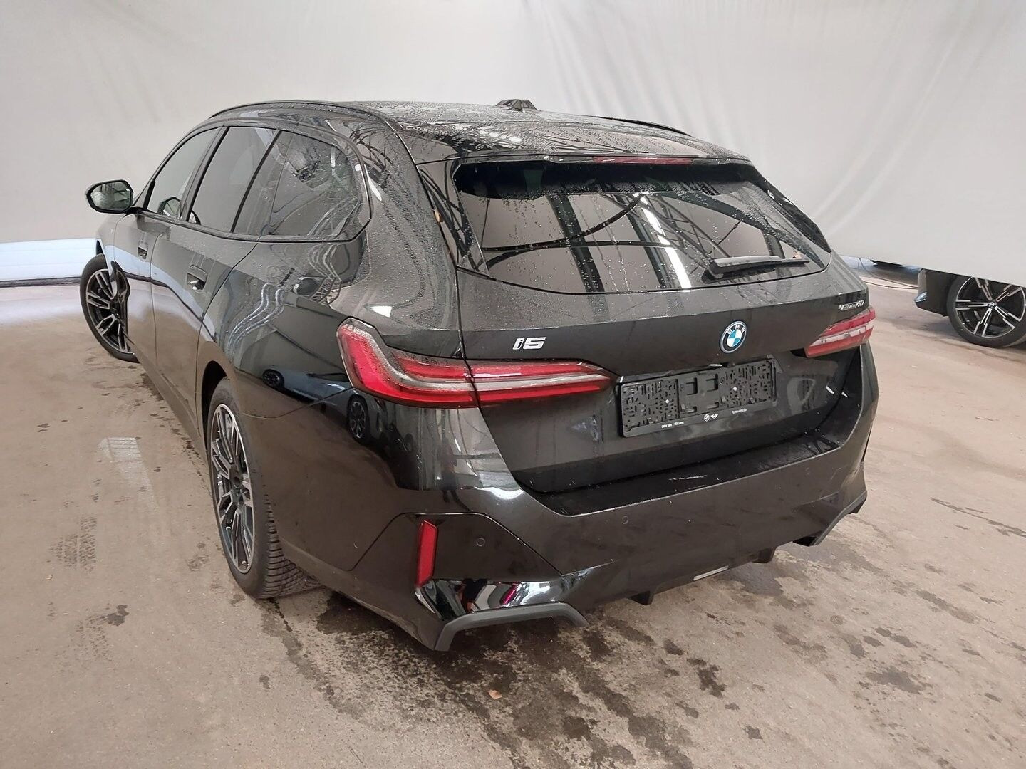 Sort BMW i5 fra 2024