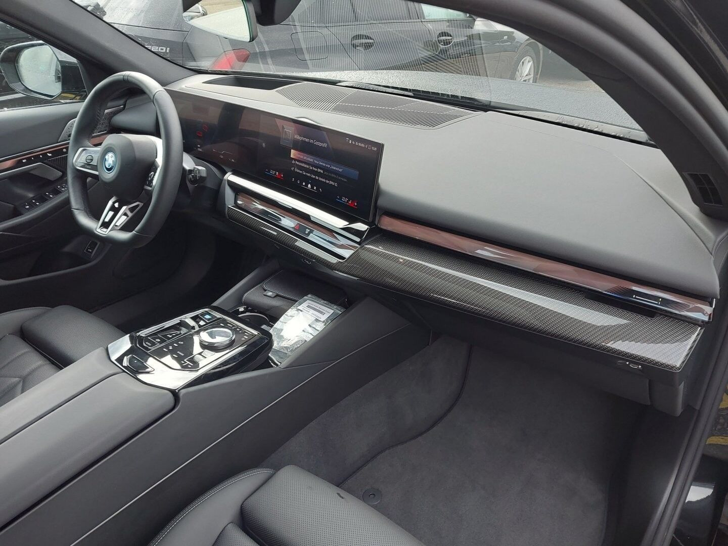 Sort BMW i5 fra 2024