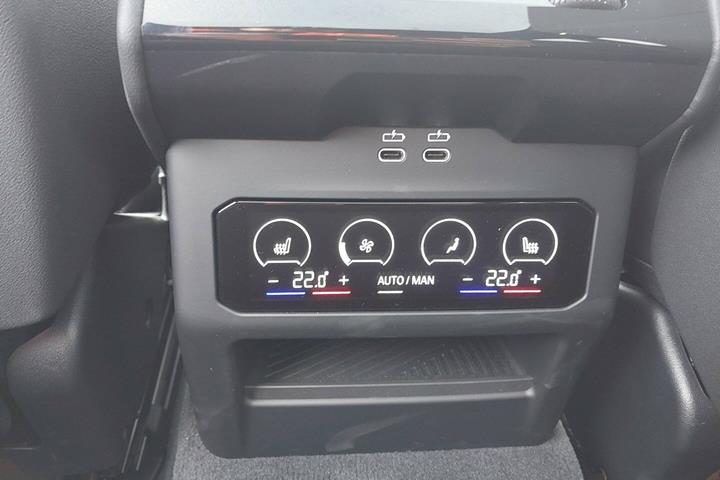 Sort BMW i5 fra 2024
