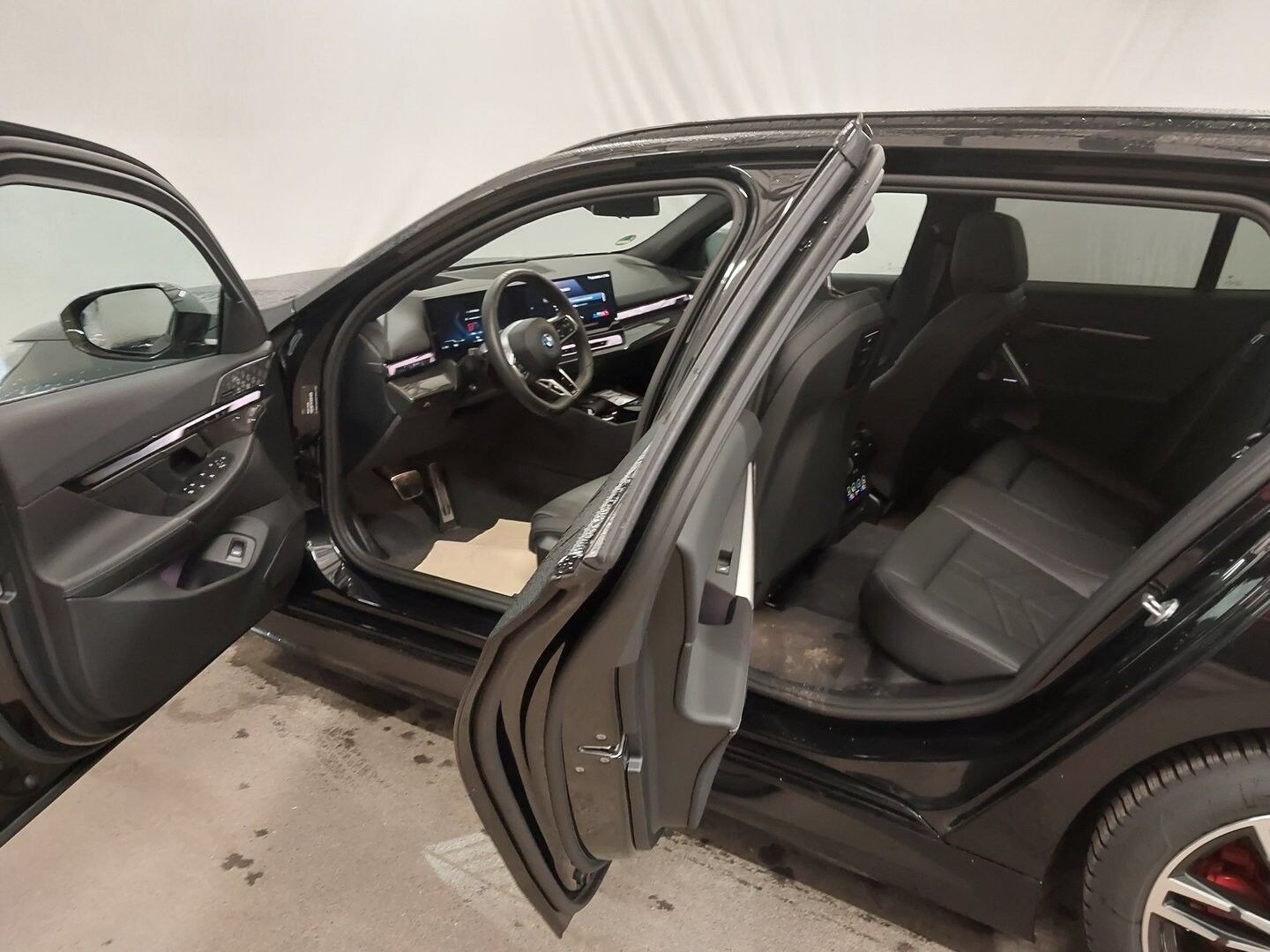 Sort BMW i5 fra 2024