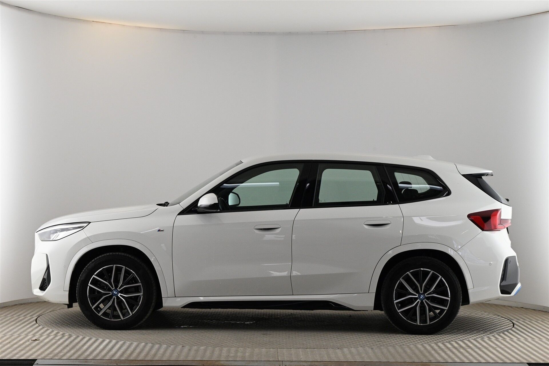 Hvid BMW iX1 fra 2023