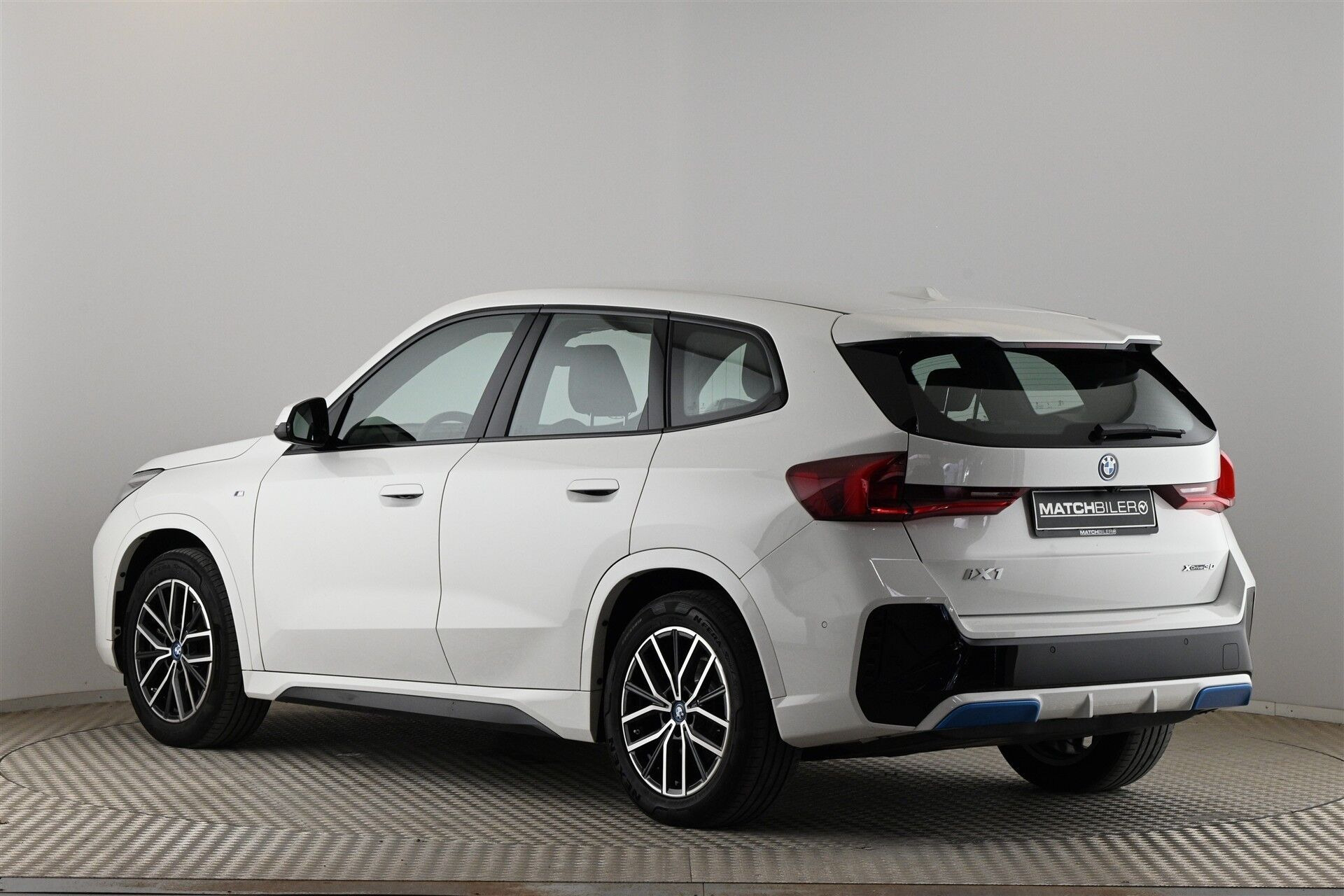 Hvid BMW iX1 fra 2023