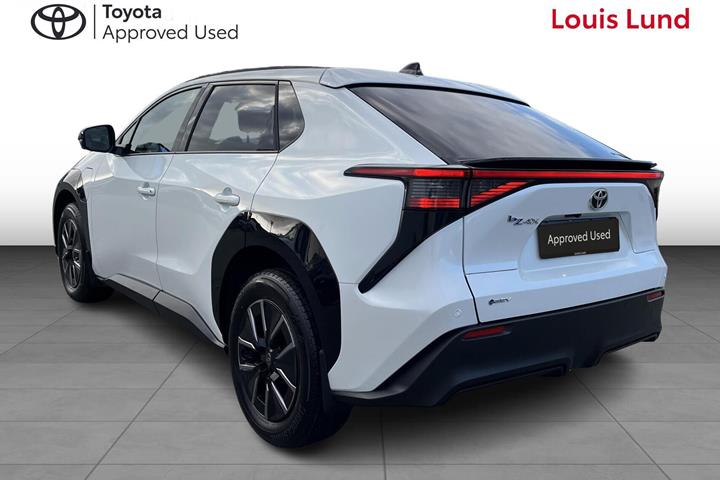 Hvid Toyota BZ4X fra 2026