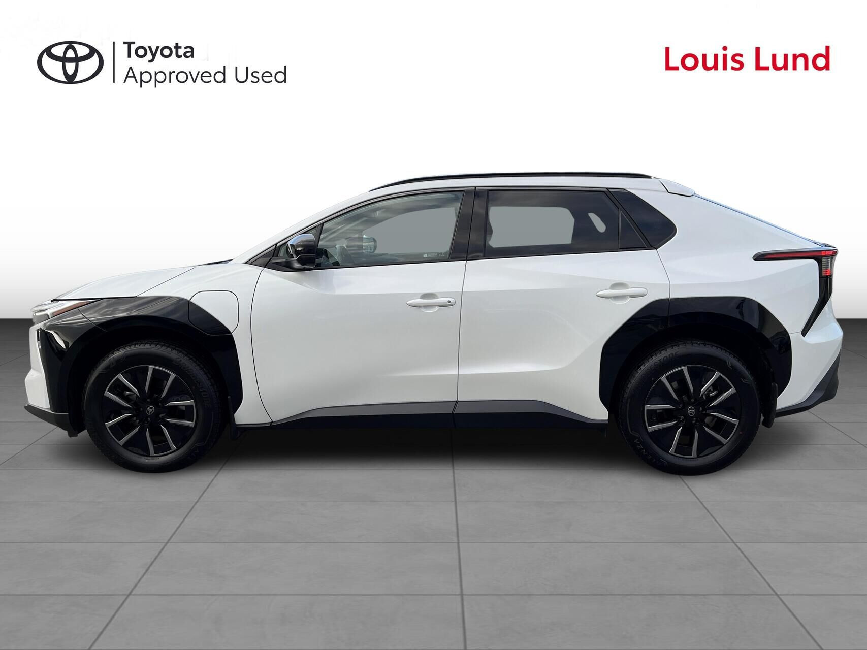 Hvid Toyota BZ4X fra 2026