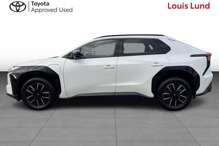 Hvid Toyota BZ4X fra 2026