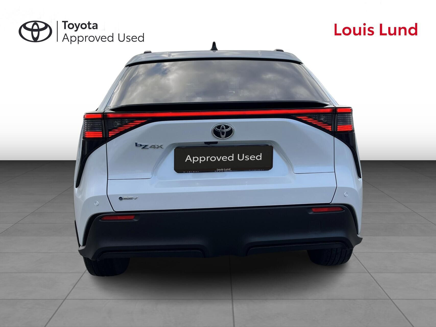 Hvid Toyota BZ4X fra 2026