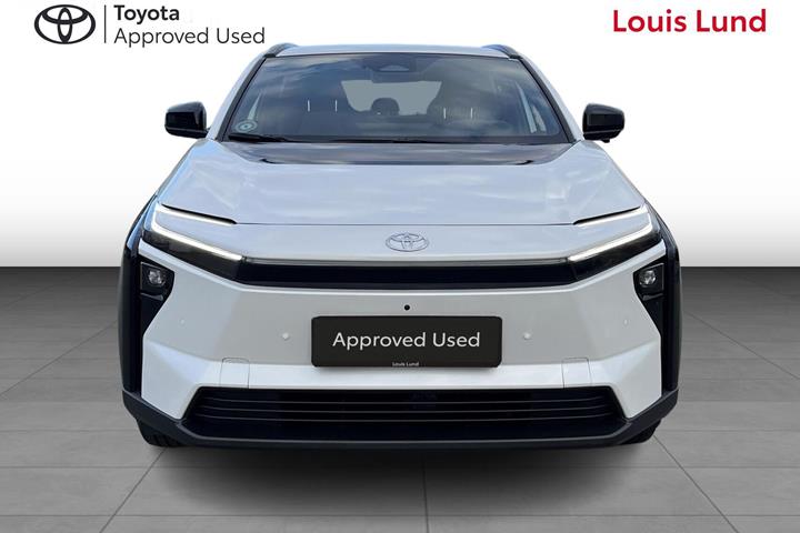Hvid Toyota BZ4X fra 2026