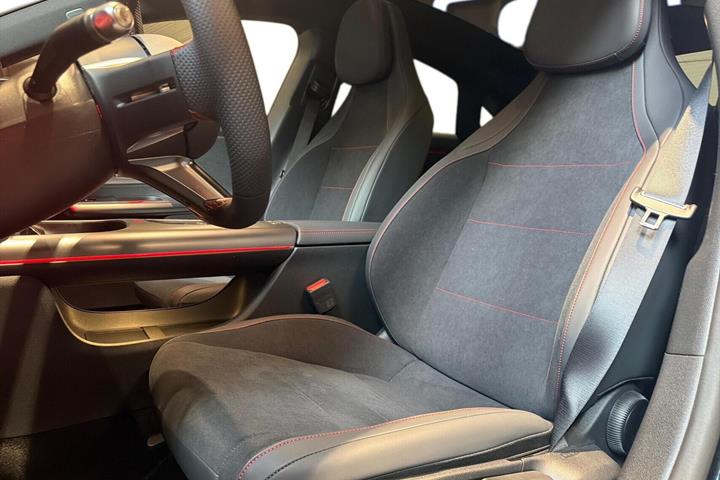Sort Mercedes CLA250+ fra 2026