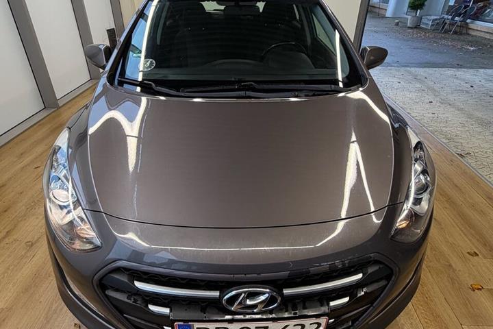 Brun Hyundai i30 fra 2016