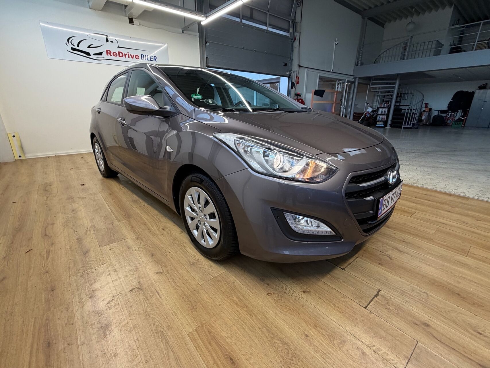 Brun Hyundai i30 fra 2016