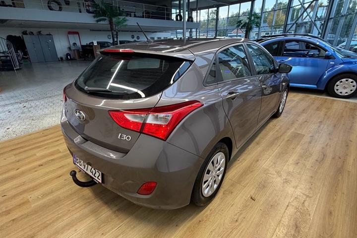 Brun Hyundai i30 fra 2016