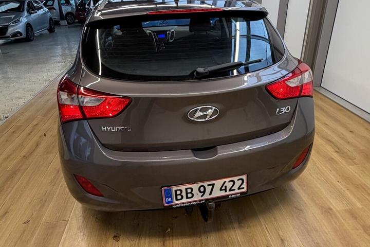 Brun Hyundai i30 fra 2016