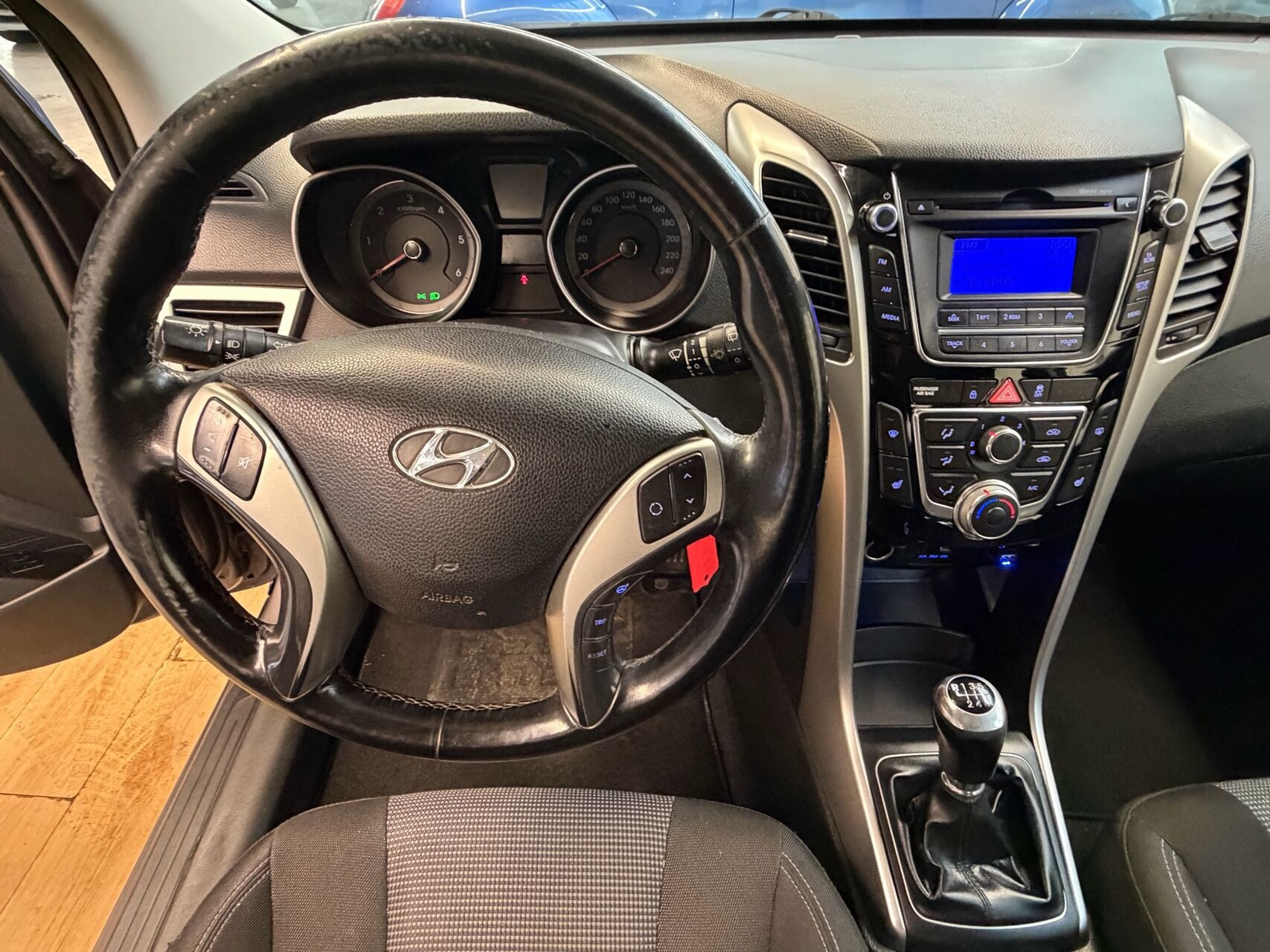 Brun Hyundai i30 fra 2016