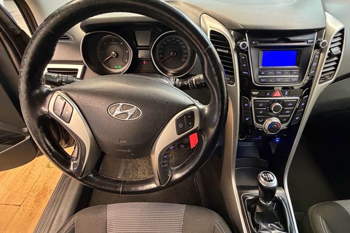 Brun Hyundai i30 fra 2016