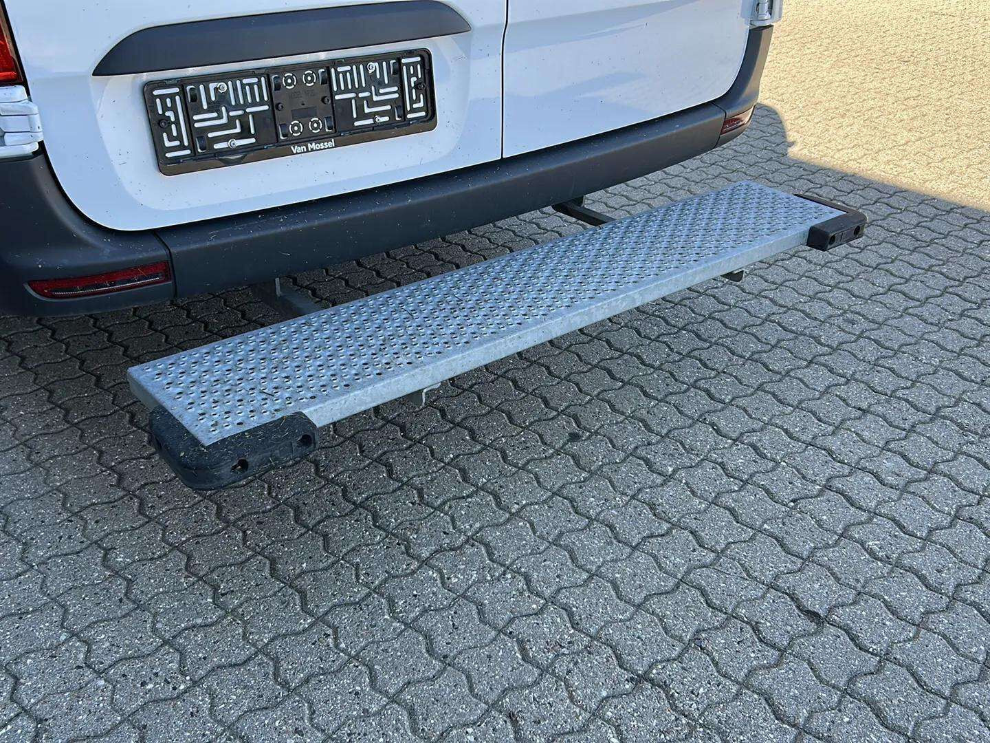 Hvid Mercedes eSprinter fra 2024