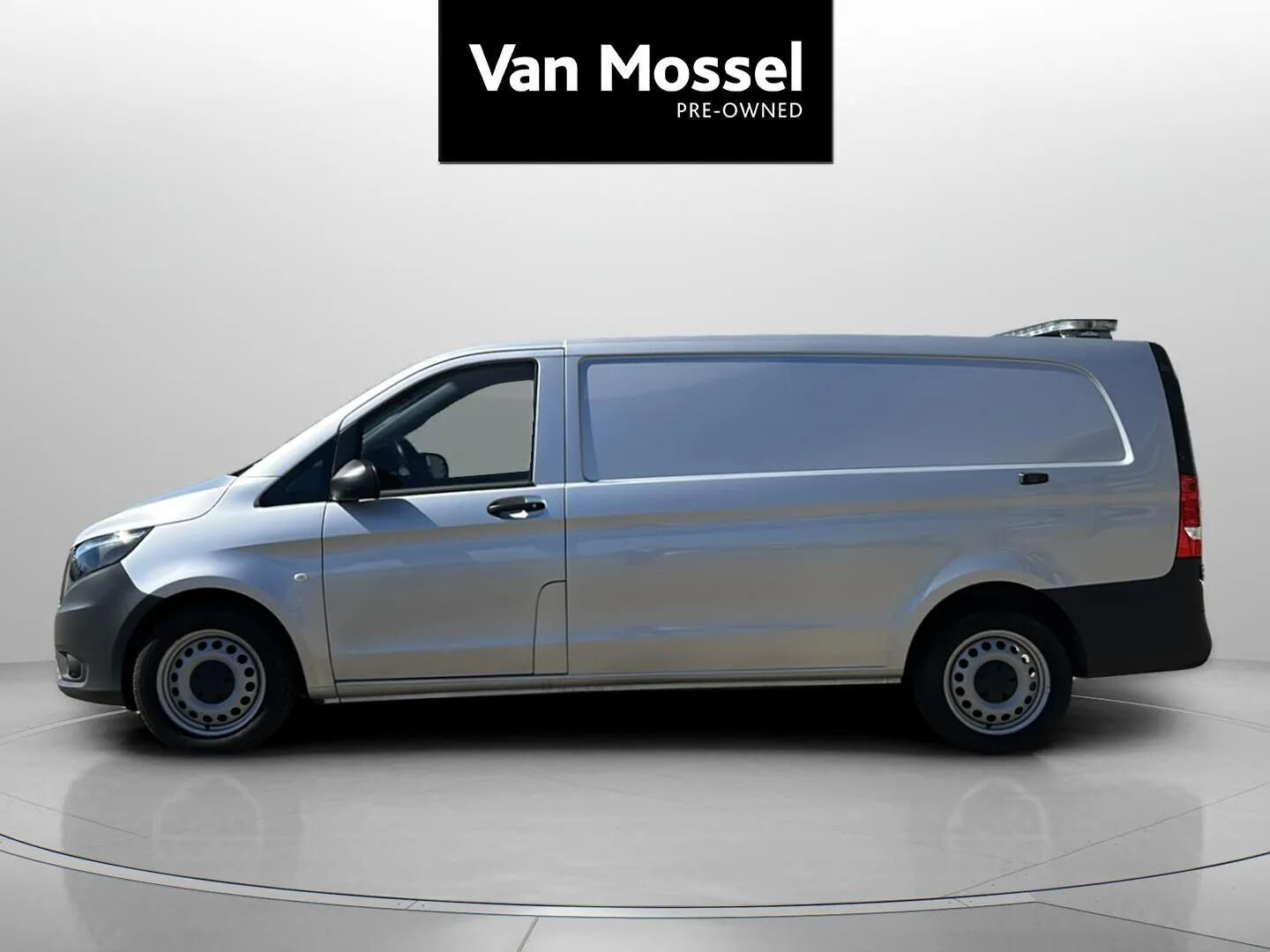 Hvid Mercedes Vito fra 2023