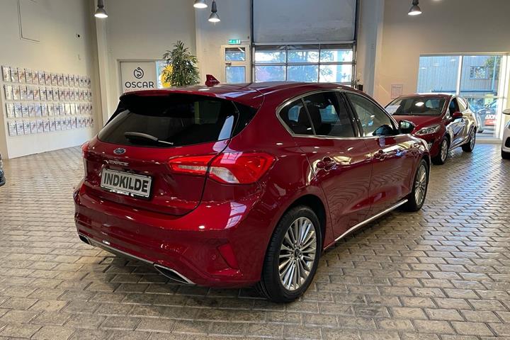 Rød Ford Focus fra 2019
