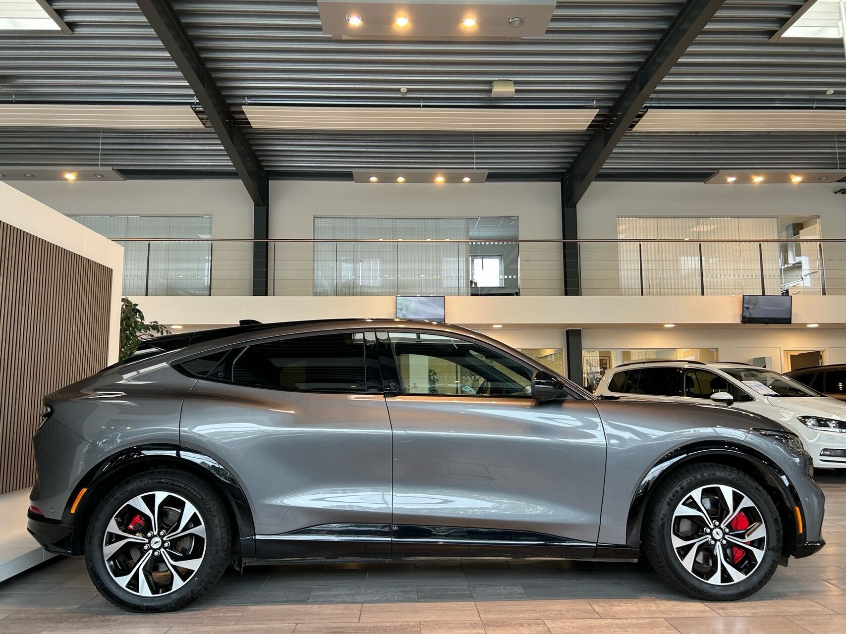 Sort Ford Mustang Mach-E fra 2024