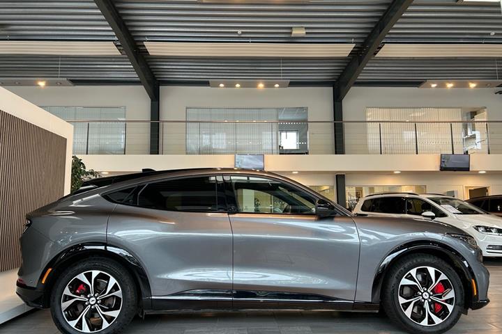 Sort Ford Mustang Mach-E fra 2024