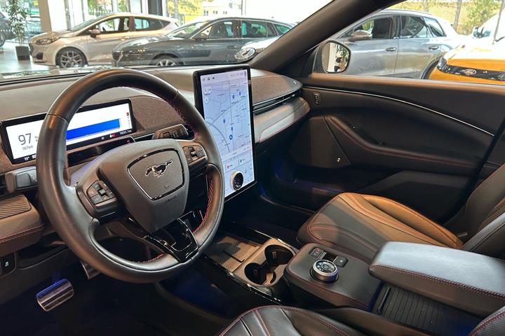 Sort Ford Mustang Mach-E fra 2024