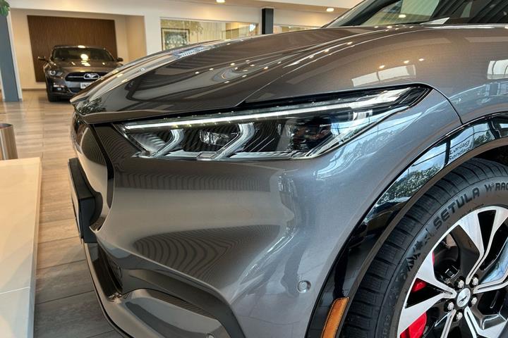 Sort Ford Mustang Mach-E fra 2024