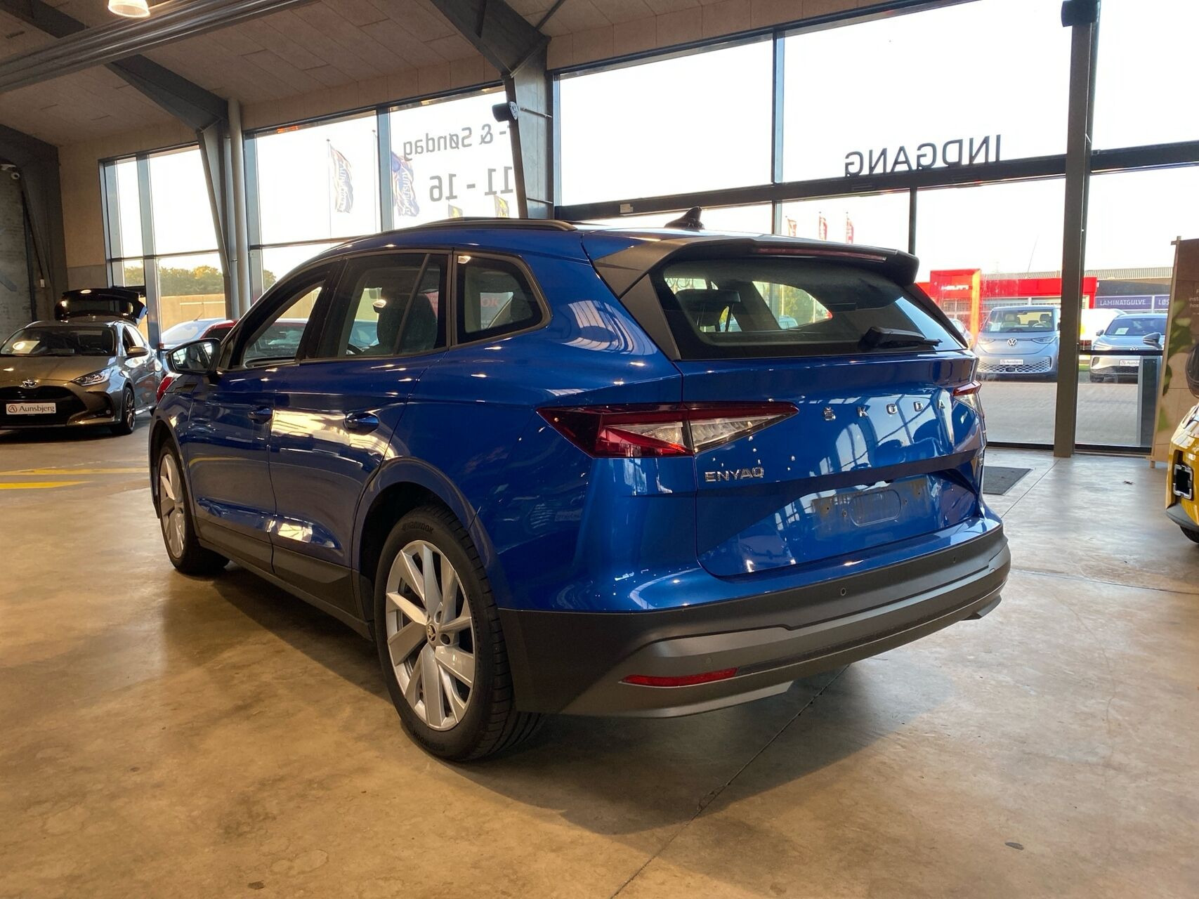 Blå Skoda Enyaq fra 2023