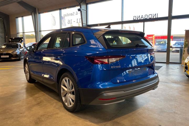 Blå Skoda Enyaq fra 2023