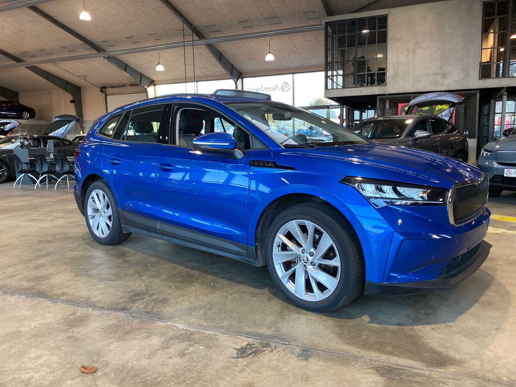Blå Skoda Enyaq fra 2023