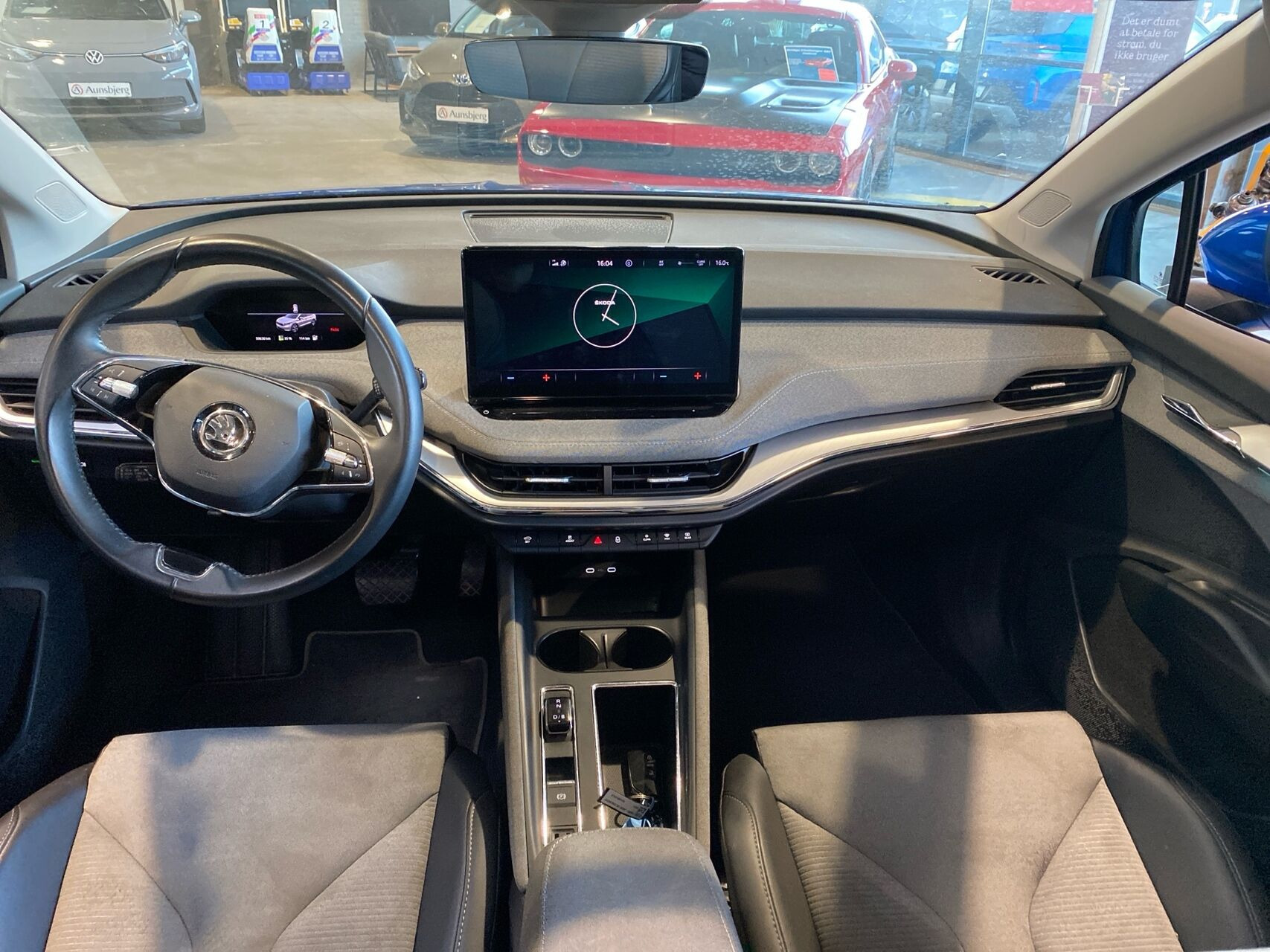 Blå Skoda Enyaq fra 2023