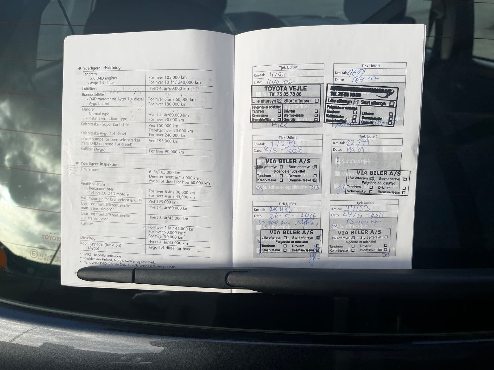 Grå Toyota Yaris fra 2005
