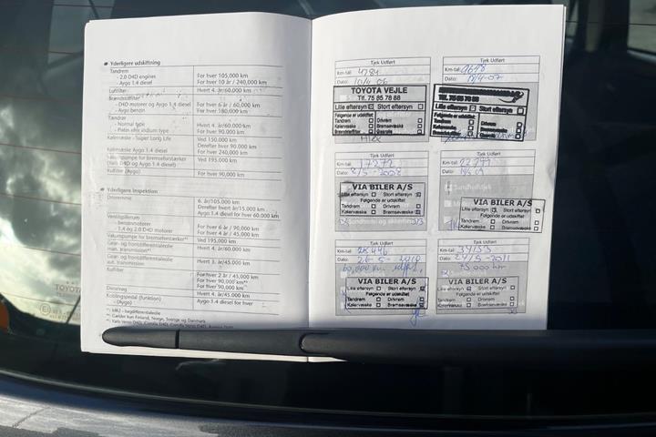 Grå Toyota Yaris fra 2005