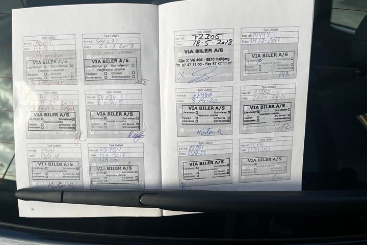 Grå Toyota Yaris fra 2005