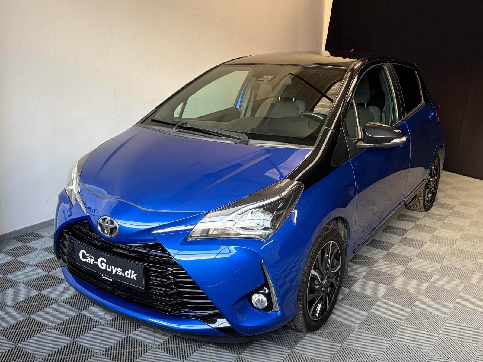 Sort Toyota Yaris fra 2018