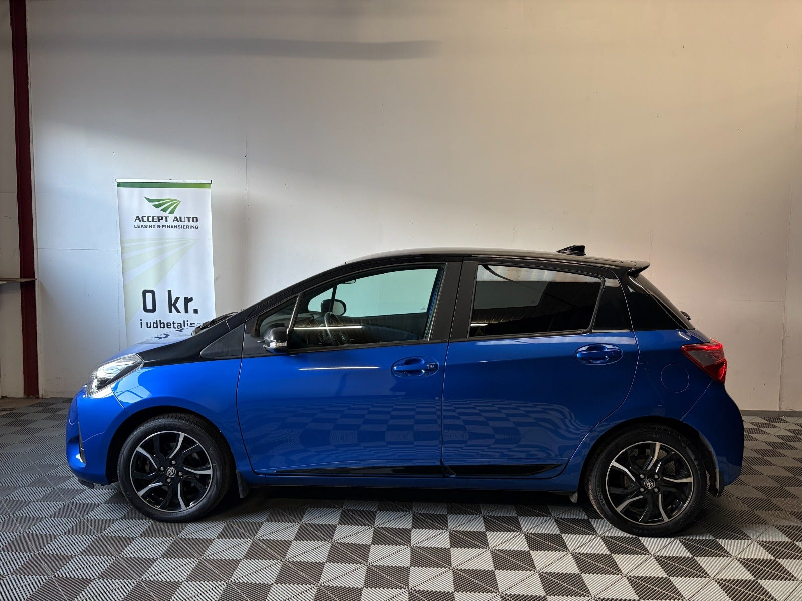 Sort Toyota Yaris fra 2018