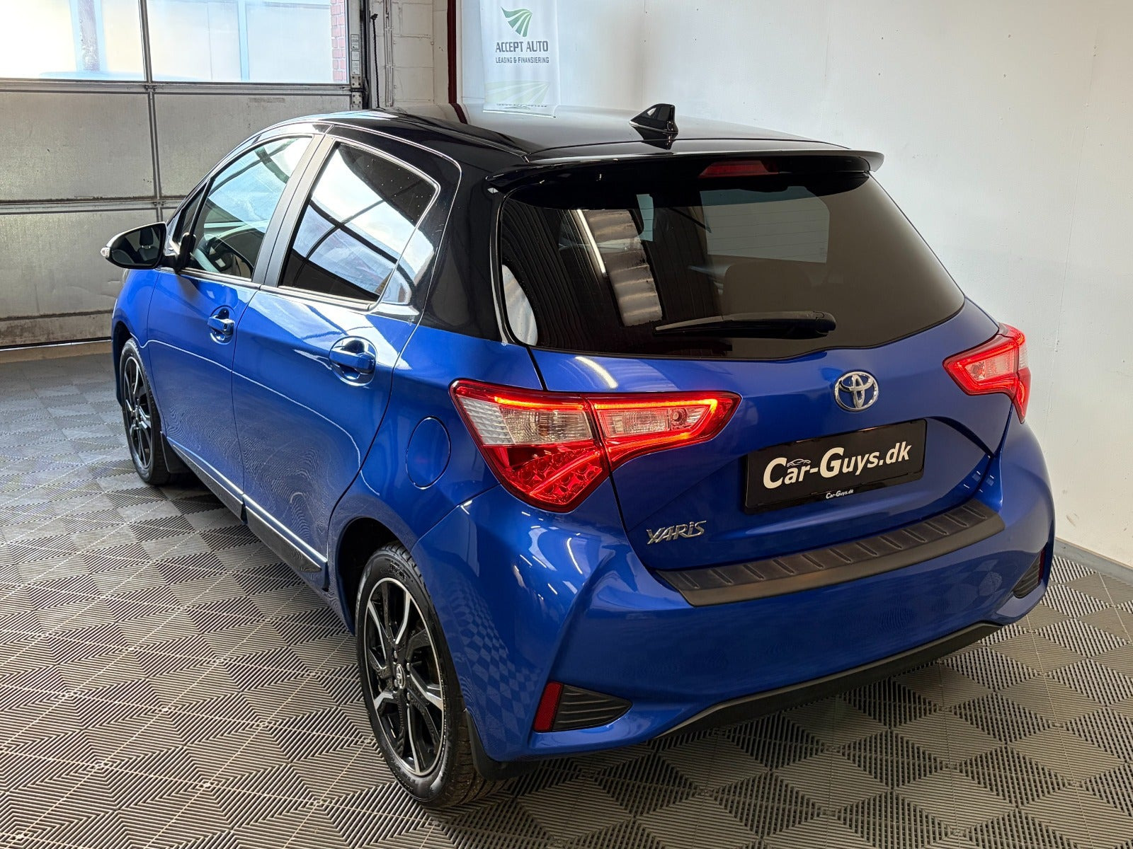 Sort Toyota Yaris fra 2018