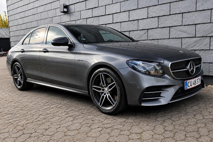Grå Mercedes E43 fra 2016