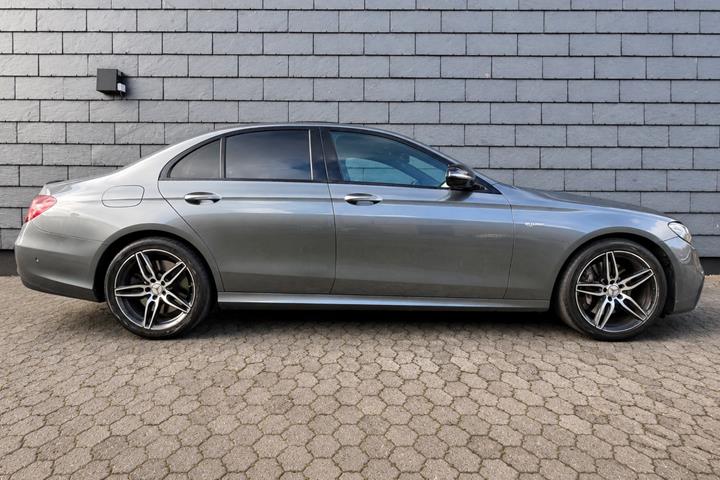 Grå Mercedes E43 fra 2016