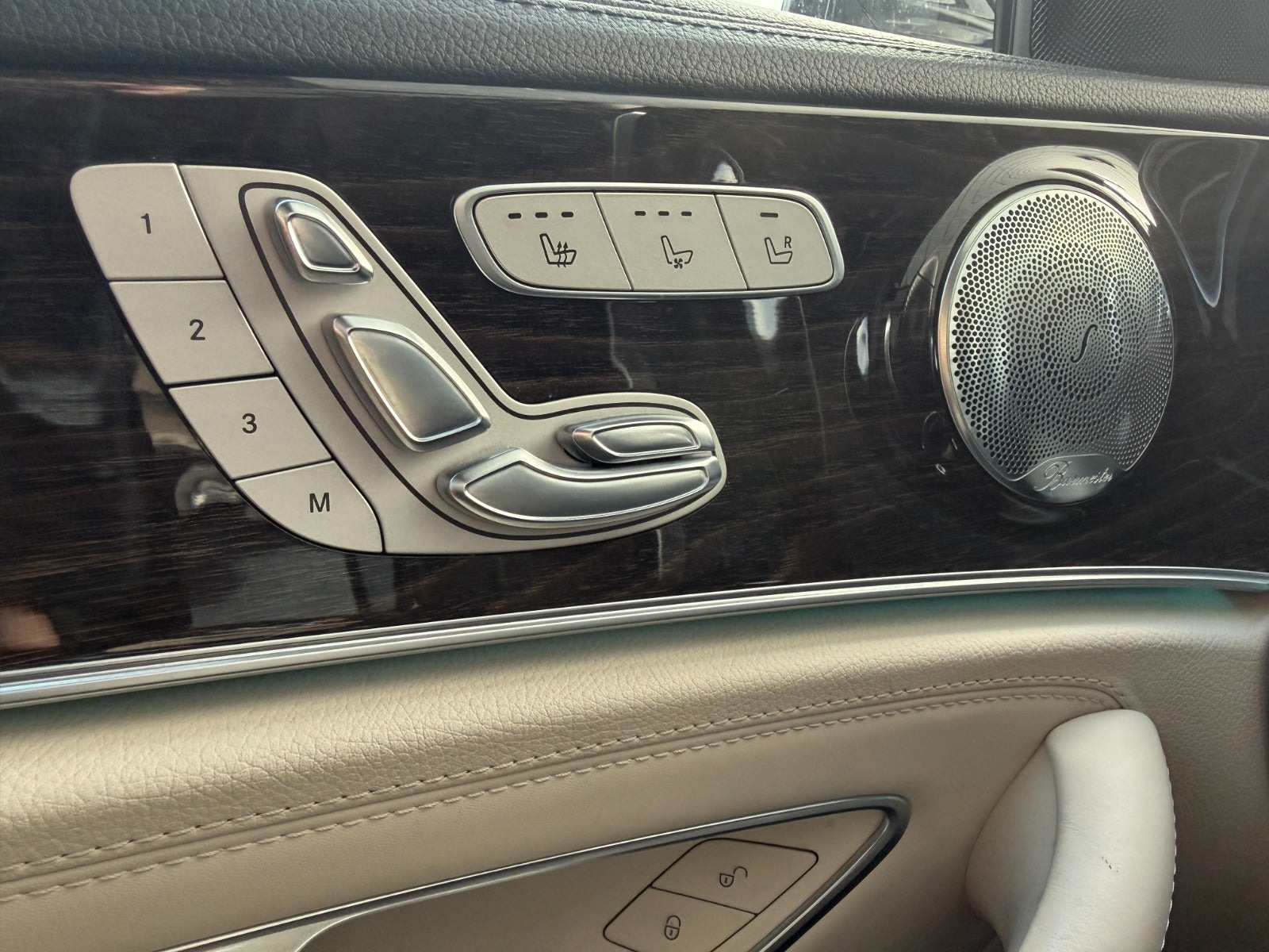 Grå Mercedes E43 fra 2016