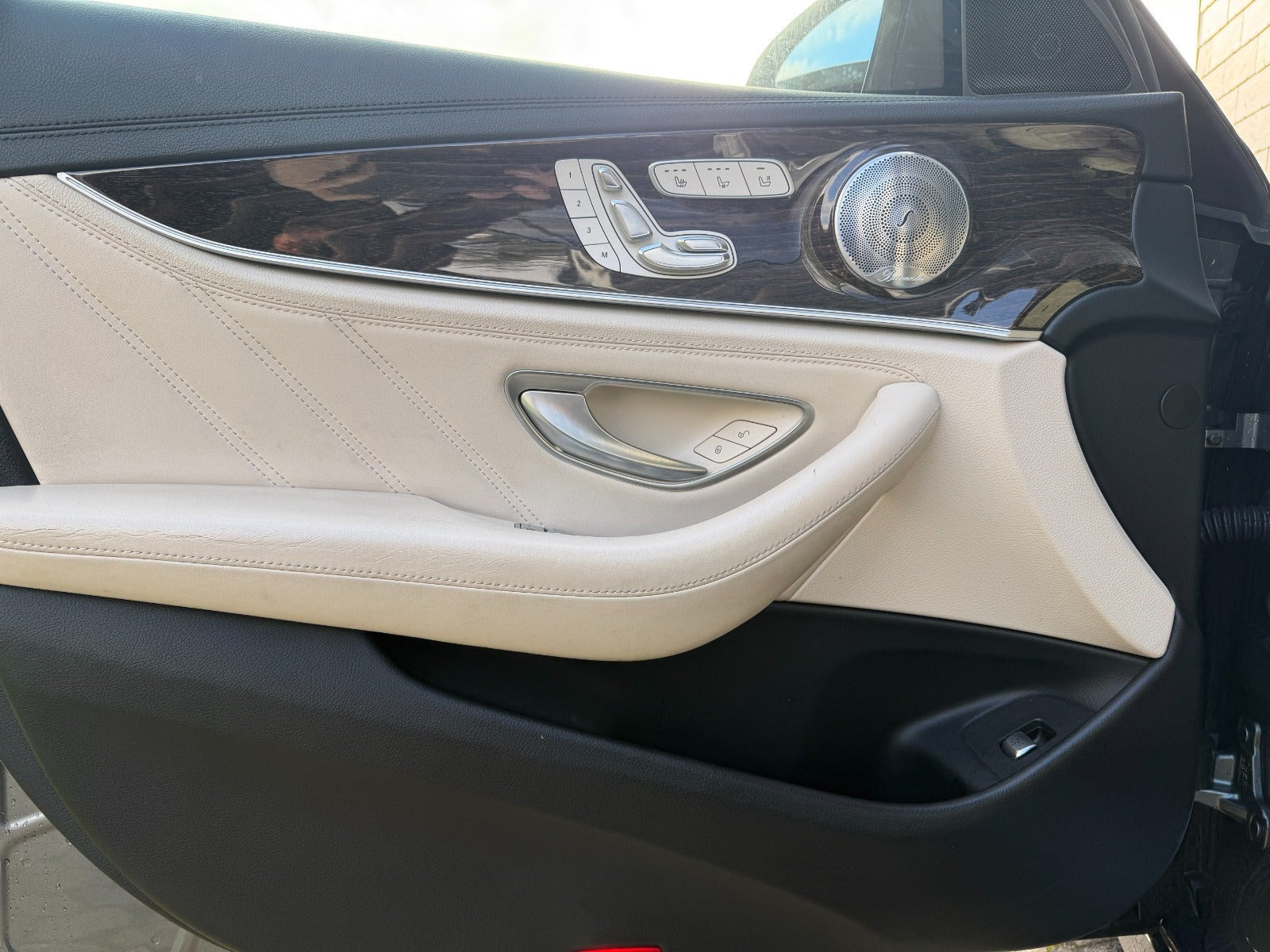 Grå Mercedes E43 fra 2016