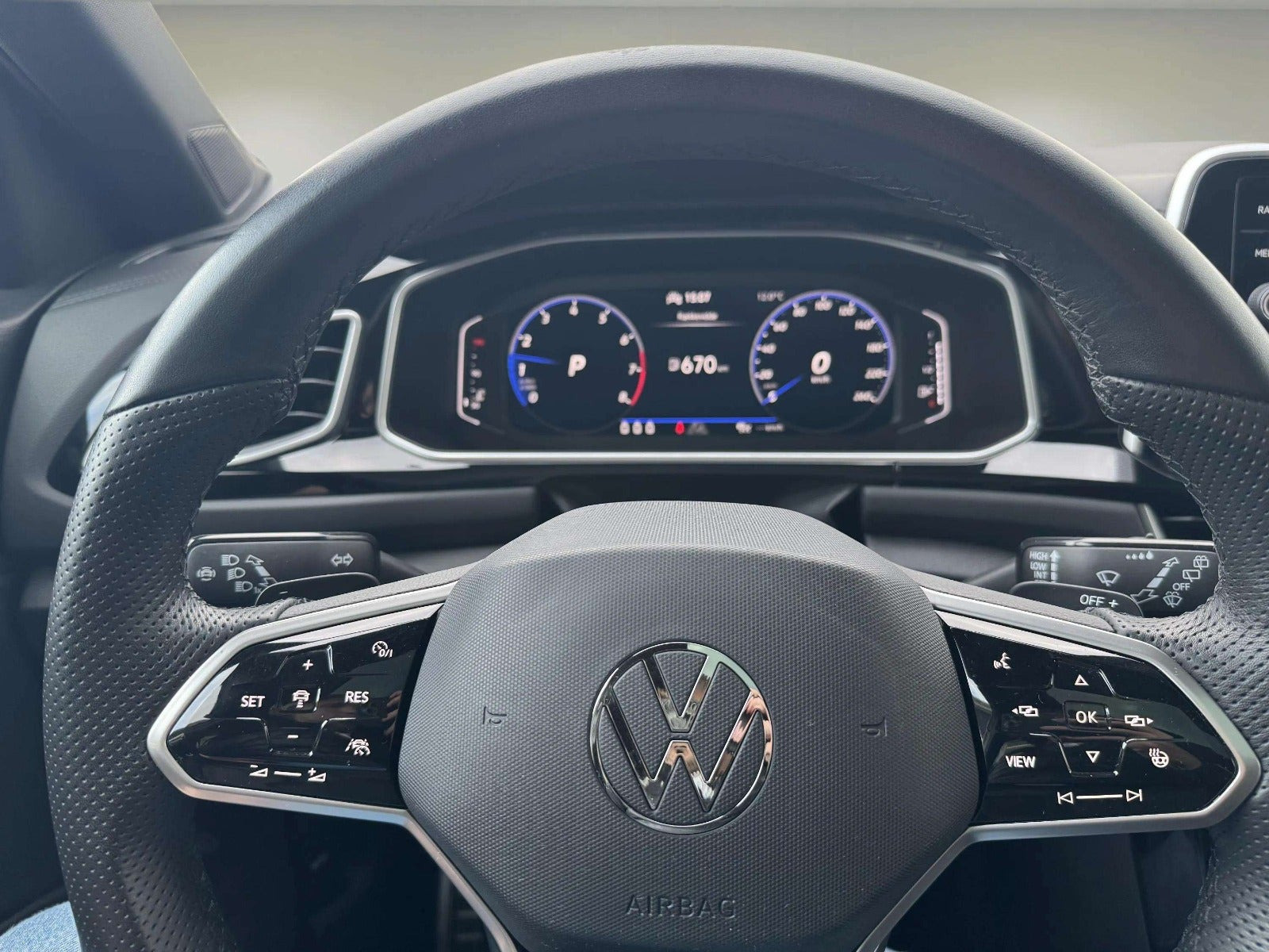 Hvid VW T-Roc fra 2022