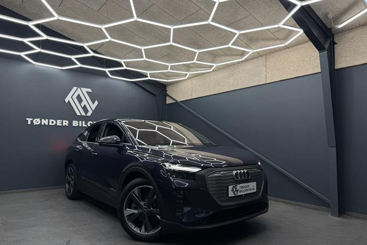 Grå Audi Q4 e-tron fra 2024