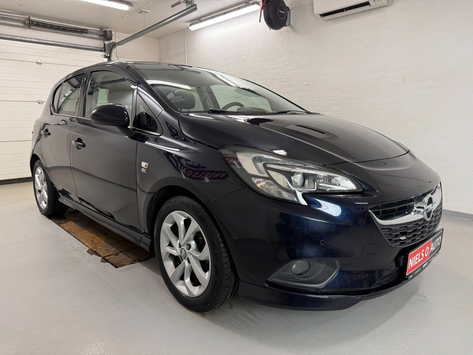Blå Opel Corsa fra 2019