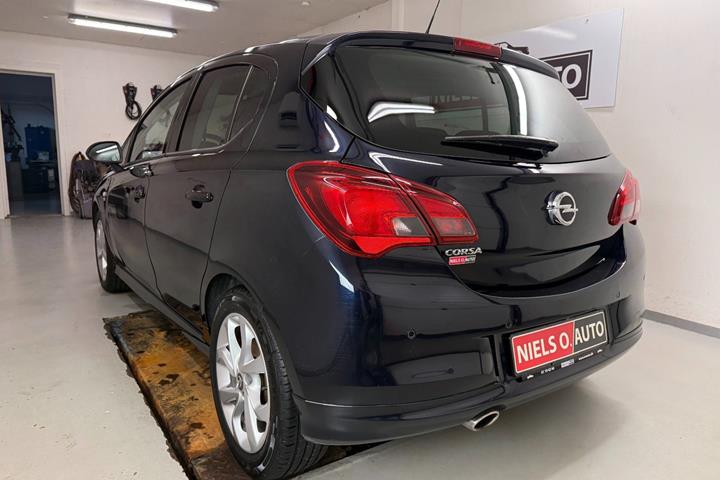 Blå Opel Corsa fra 2019