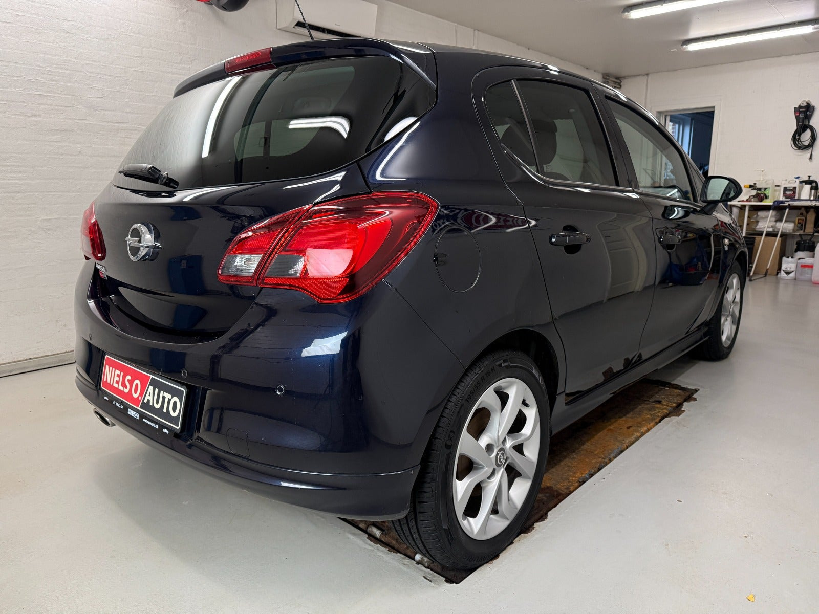 Blå Opel Corsa fra 2019