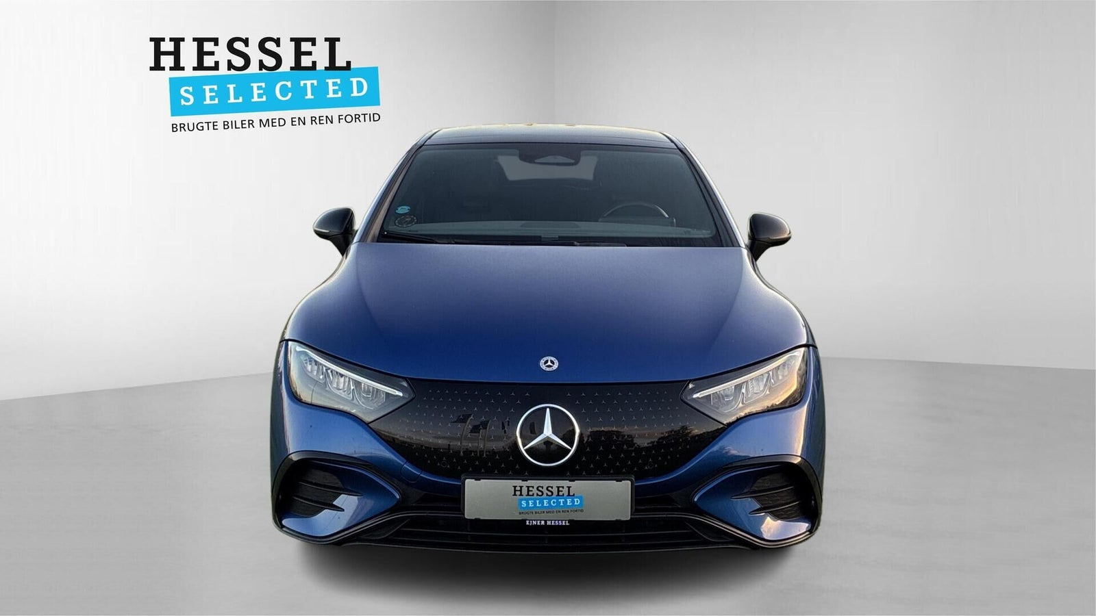 Blå Mercedes EQE300 fra 2022