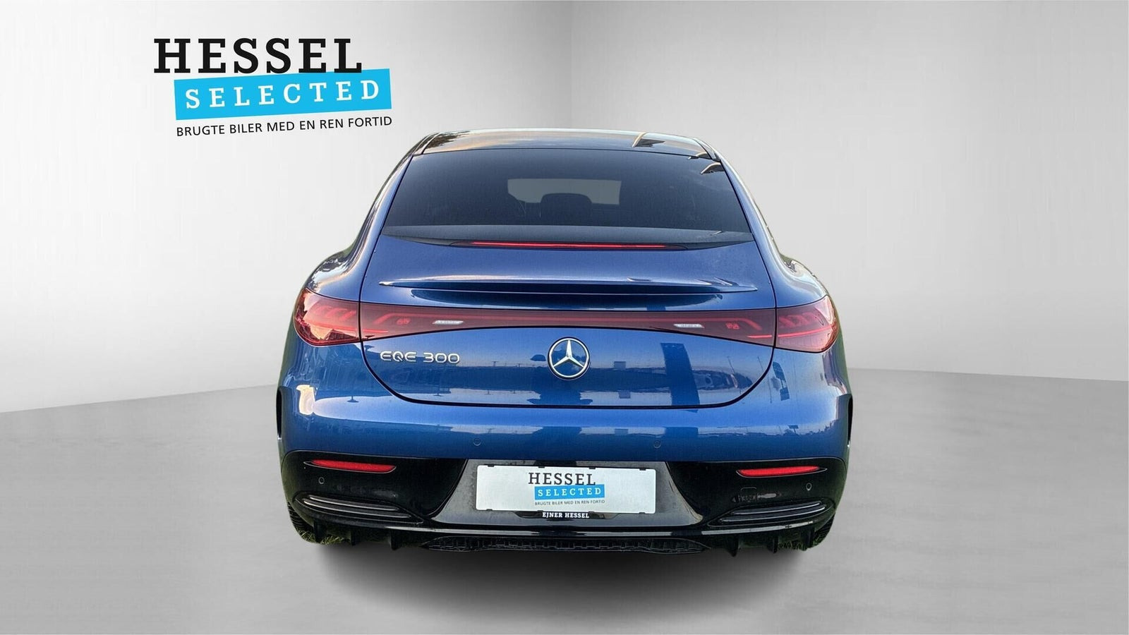 Blå Mercedes EQE300 fra 2022