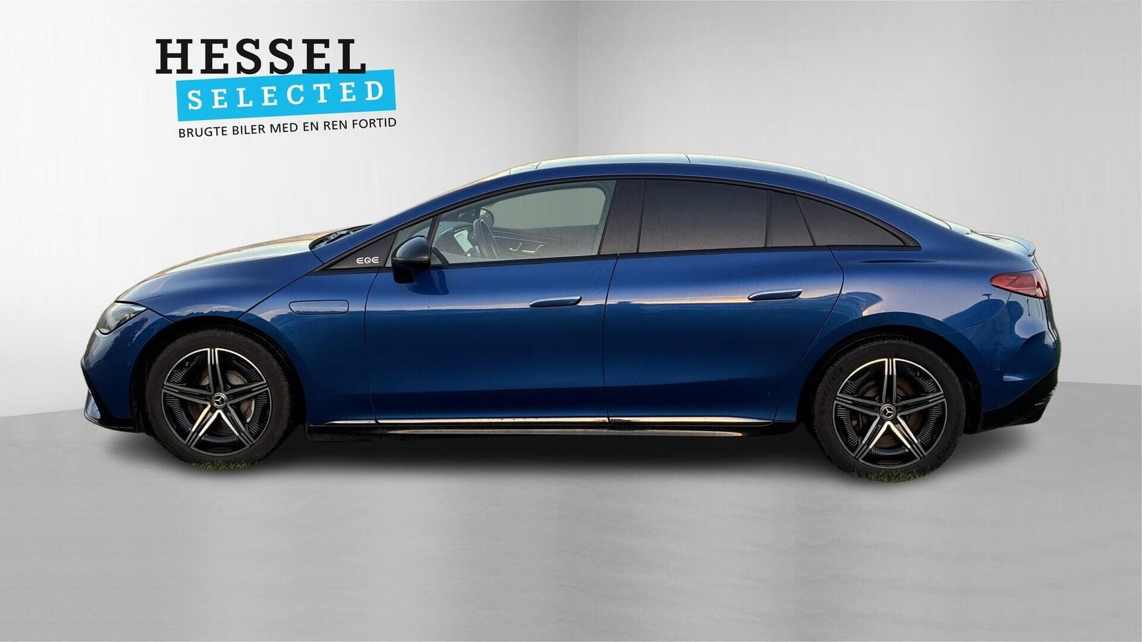 Blå Mercedes EQE300 fra 2022