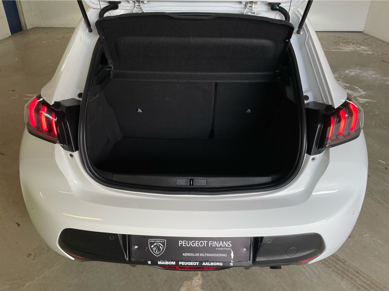 Hvid Peugeot 208 fra 2021