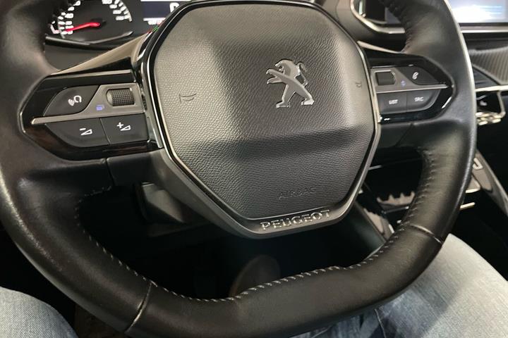 Hvid Peugeot 208 fra 2021
