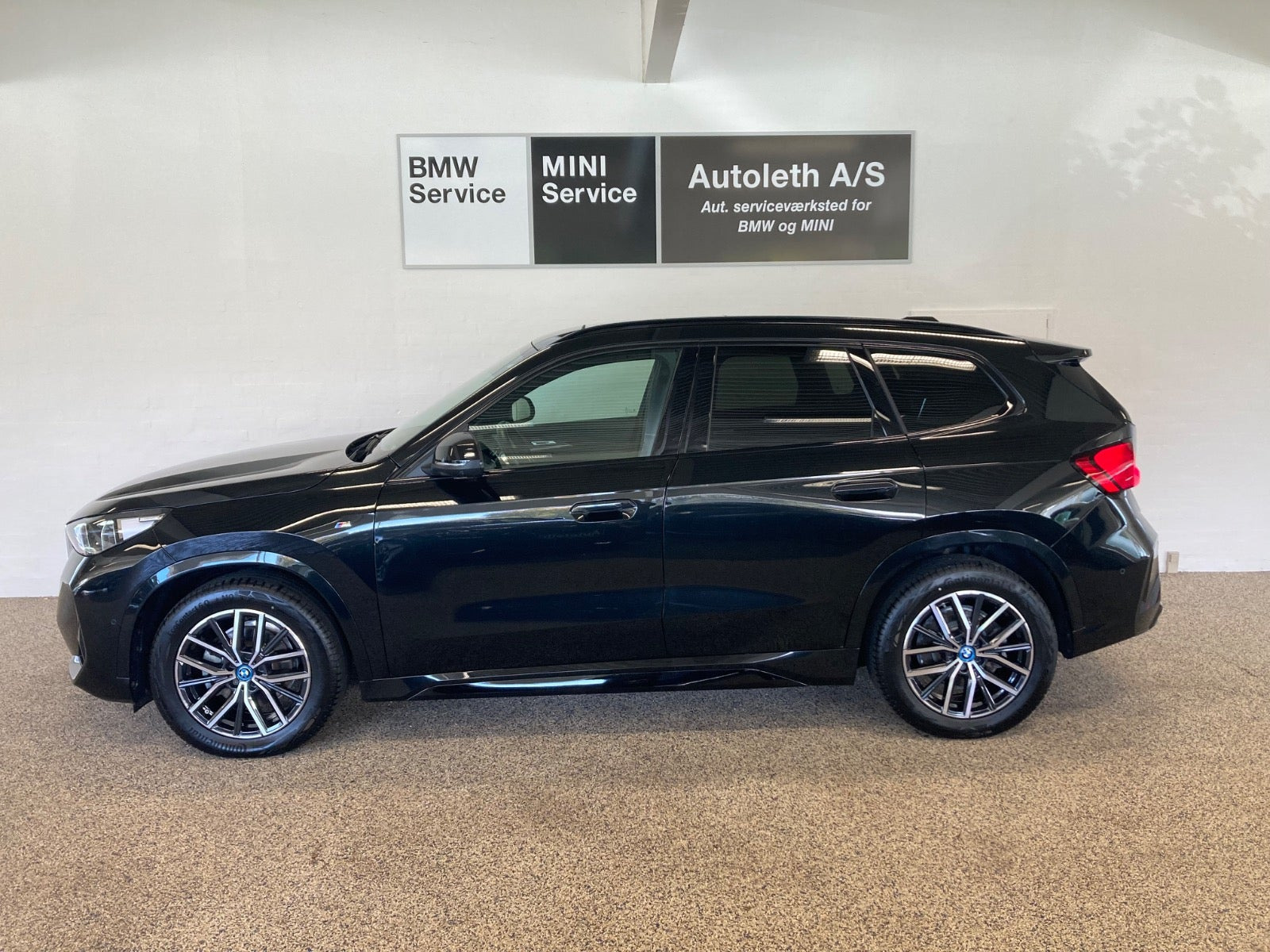 Sort BMW iX1 fra 2025